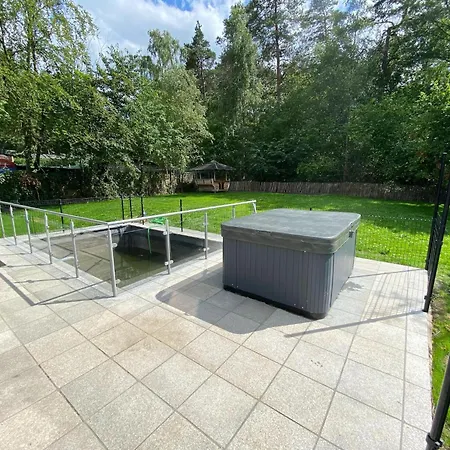 Chalet Spacious In With Jacuzzi, Cleaning Included *