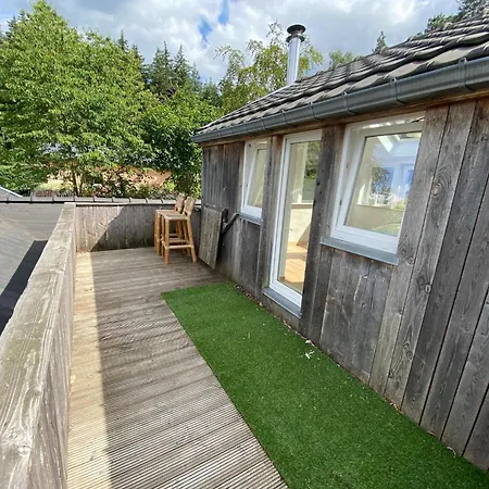 Spacious In With Jacuzzi, Cleaning Included