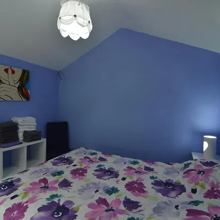 Spacious In With Jacuzzi, Cleaning Included Chalet
