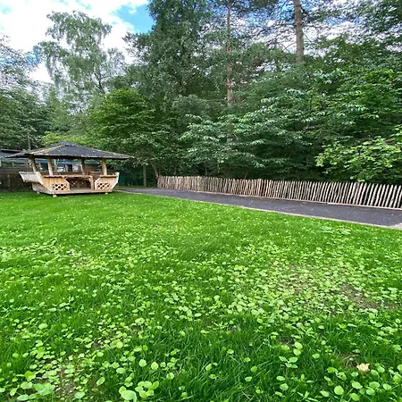 Chalet Spacious In With Jacuzzi, Cleaning Included